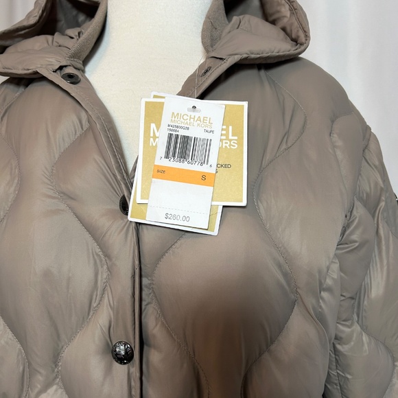 MICHAEL KORS PACKABLE TAUPE PUFFER COAT - SIZE SMALL - Picture 2 of 8